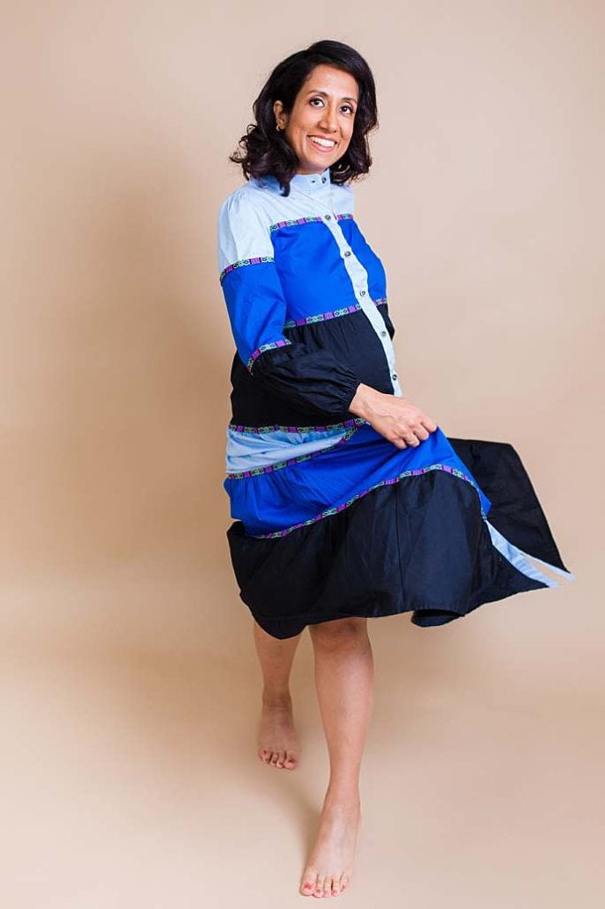 pregnant-mother-to-be-dancing-maternity-photo-shoo