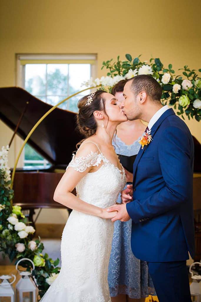 wedding-with-celebrant-flower-ring-altar-decoration-lauderdale-house-highgate