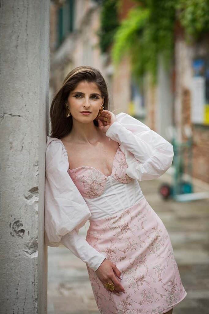 girl-leaning-on-doorframe-in-white-pink-dress-classical-beauty-portrait.