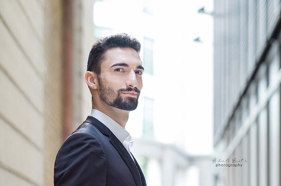 what-to-wear-for-photoshoot-by-london-brand-photographer-man-in-black-suit-in-london-city